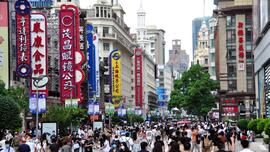 上海去年常住人口为2475.89万人 60岁及以上占比25%