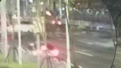 家长抱娃坐副驾驶 车祸瞬间孩子被甩出身亡