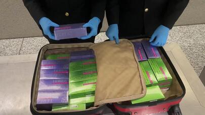 游客超量携带7600个电子烟弹入境虹桥机场被查获