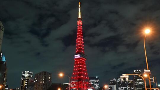 在日华人祝福龙年 东京塔点亮中国红