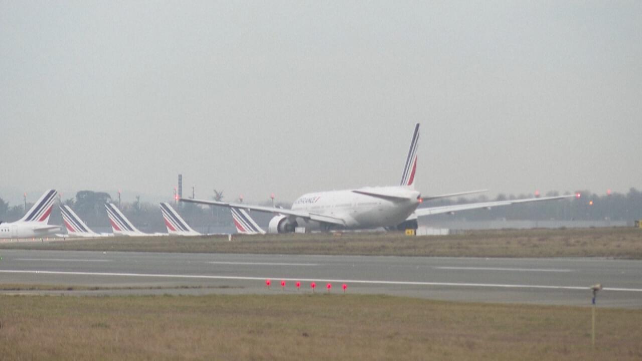 多国建议本国公民不要前往中东多地_鉴于伊朗和以色列目前局势 多国