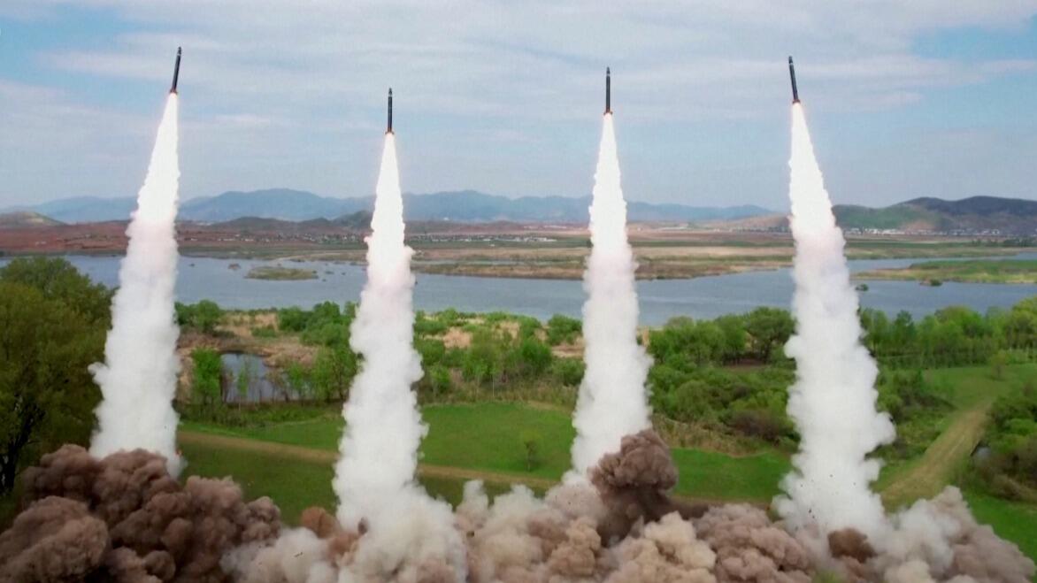 朝鲜进行超大型火箭炮部队核反击演习