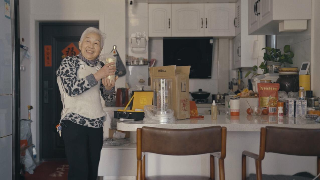 痛失老伴后患上认知障碍 75岁老人沉迷直播购物