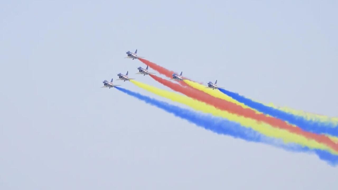 中国空军八一飞行表演队将参加埃及航展