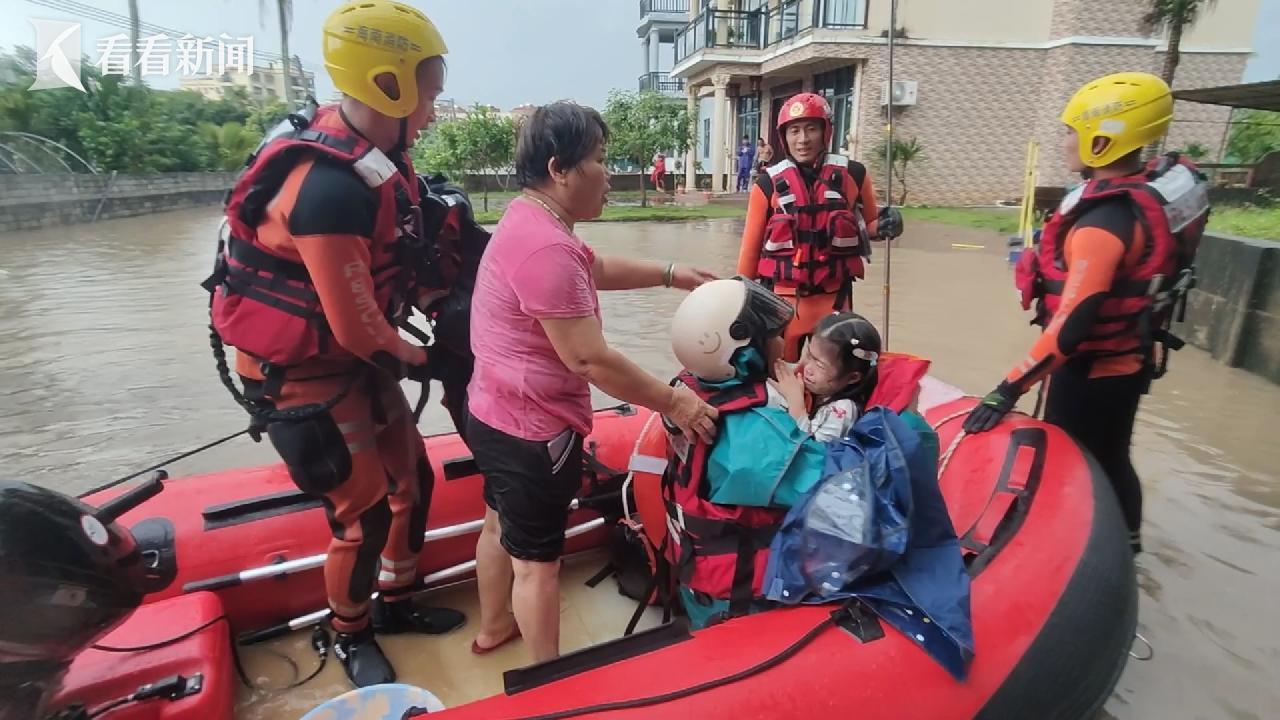 “不怕、不怕，消防叔叔在这里！”