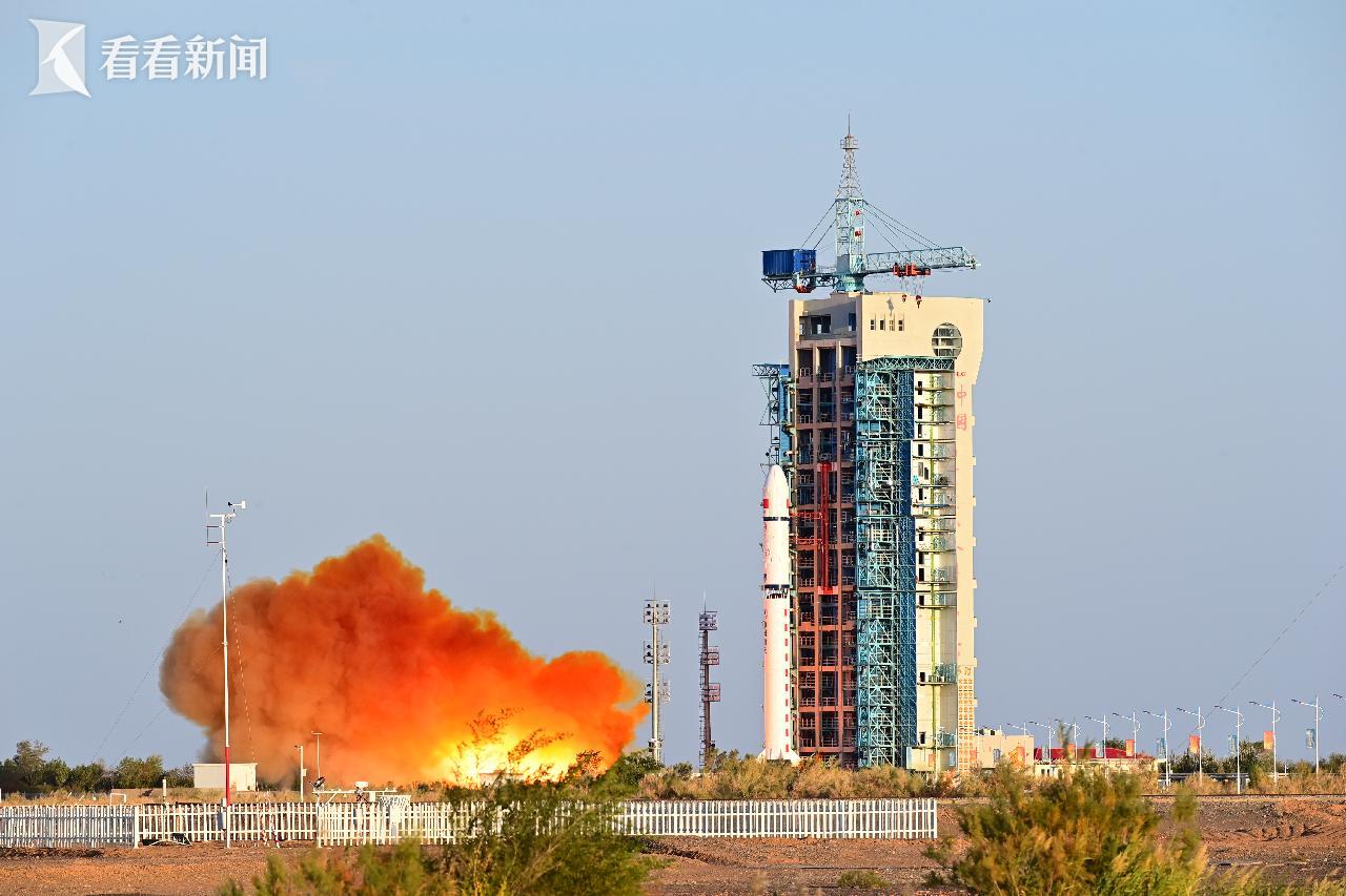 我国首颗可重复使用返回式技术试验卫星成功发射