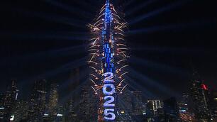 “超越梦想” 迪拜哈利法塔举行新年庆祝活动