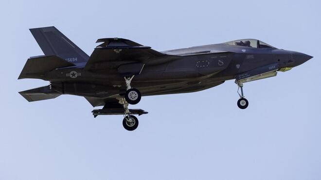 又一架！美F-35战机在阿曼湾上空请求紧急降落