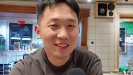 咖啡店老板自称有东北血统 把顾客处成“朋友”