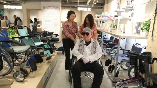 全市首家轮椅4S店试营业 不管哪买的轮椅都能修