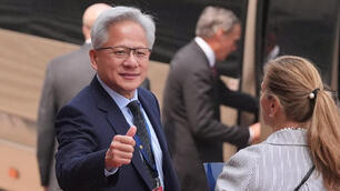 参与中美元首会谈后 黄仁勋竖起大拇指！