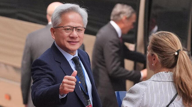 参与中美元首会谈后 黄仁勋竖起大拇指！