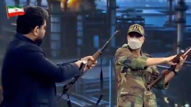 伊朗首都街头公开教学AK-47 多名主持人持枪“宣誓”