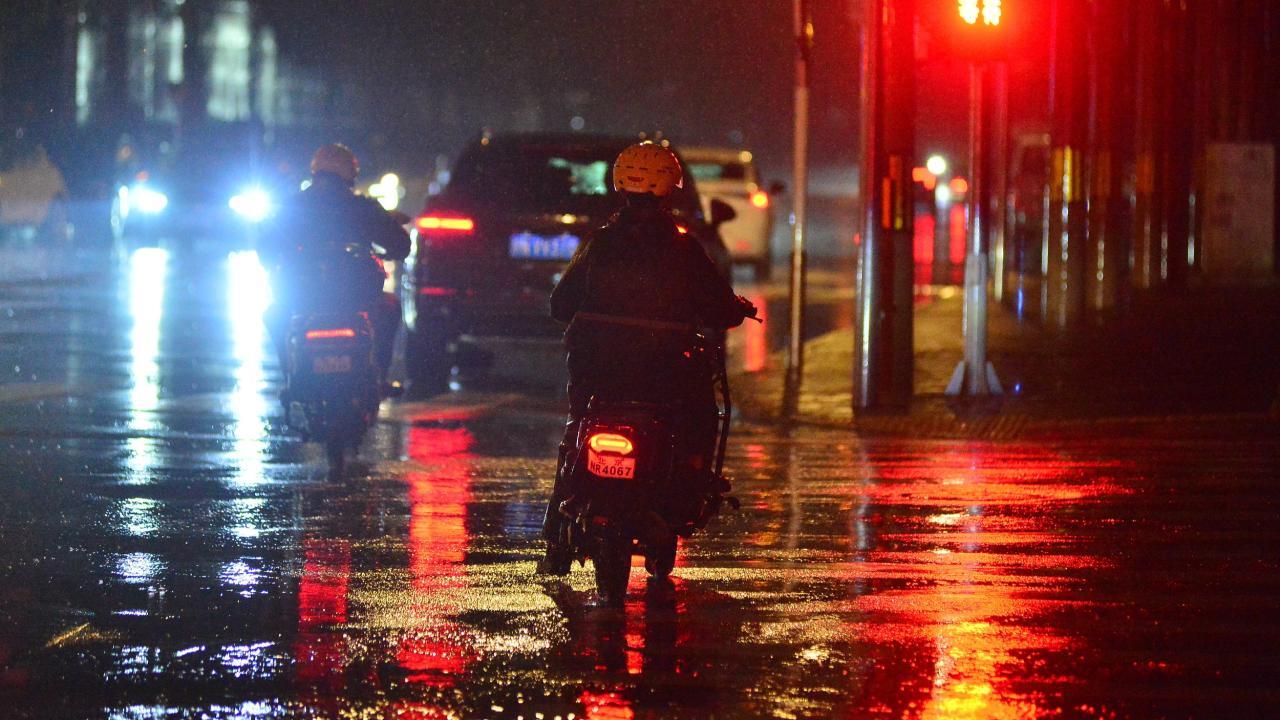 强降雨持续在线 为何这次降雨持续时间长、雨量大？