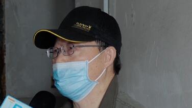 老人高血压飙到215叫120 救护人员被楼道堆物堵门外