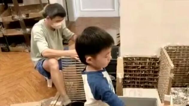 儿子想做床蚕丝被 一家三口网购了1万粒蚕卵