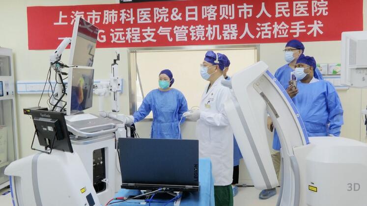 5G远程操刀 上海医生为西藏病人实施内镜手术