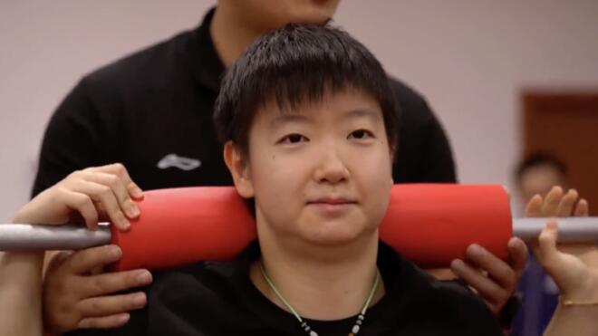 孙颖莎备战世乒赛读科比自传 自称“中国科比”