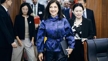 经济部长"卡点"来访 德国终于要面对现实了？