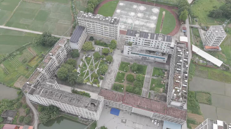 学生扎堆到老师办公室避暑 有空调为什么成摆设?