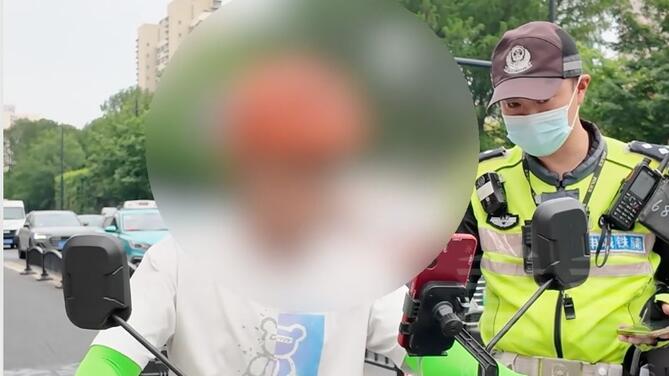 外卖员购买二手套牌车，被交警处罚