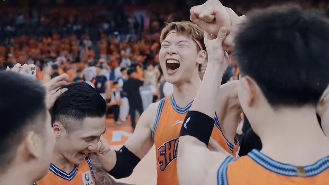 时隔24年重夺CBA总冠军 姚明见证上海男篮夺冠