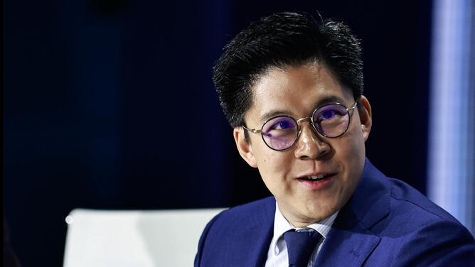 特朗普亲自打电话“捞人”？霍启刚怒了！