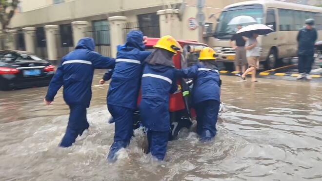 上海突遭暴雨袭击 最大过程雨量超200毫米