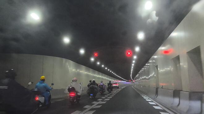 轮渡停航：银都路隧道开启非机动车过江模式