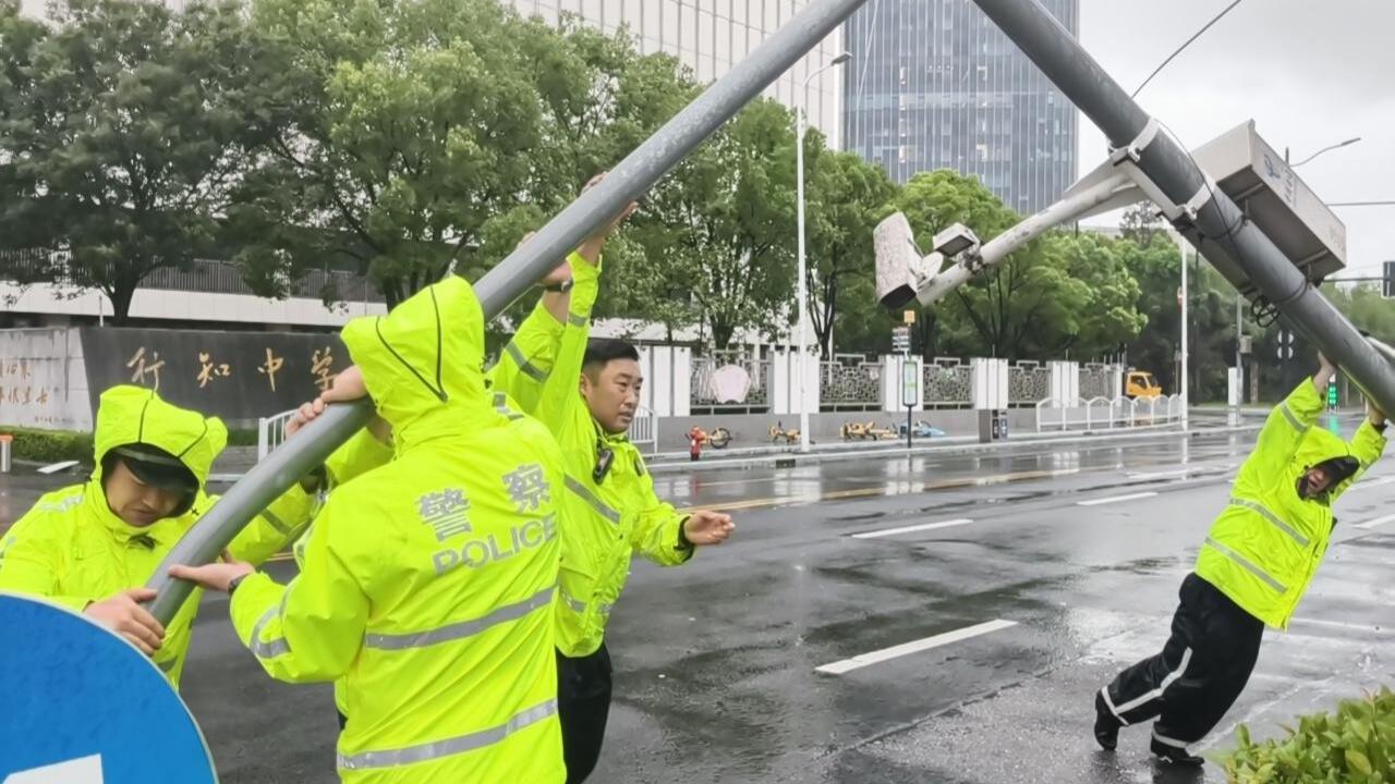 上海全市公安民警闻“风”而动 守护百姓平安 城市安全