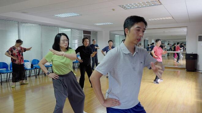 老年大学也开暑期班 “清凉学习”受银发族欢迎