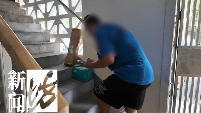 杨浦一小区快递不送货上门！居民：饮料还被拆了