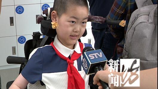 感动全网的上海男孩，今天解锁新身份！