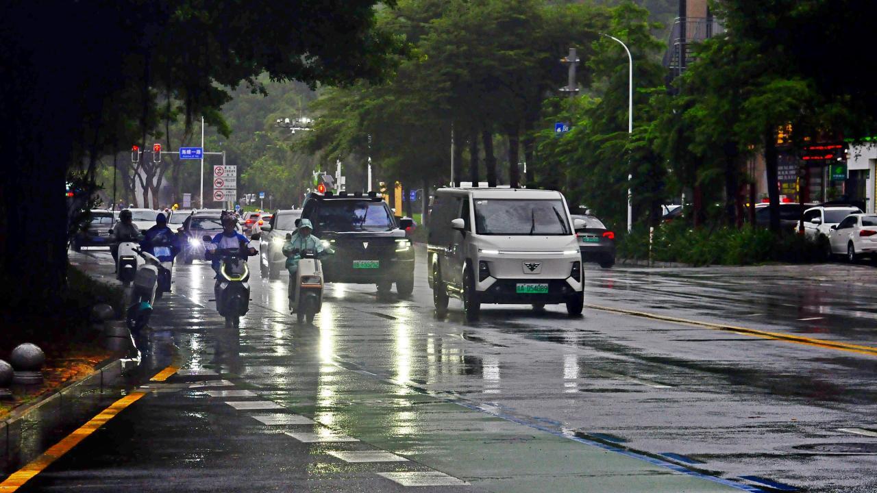 “沙德尔”于今日凌晨再度加强为台风 江南华南等地有强降雨