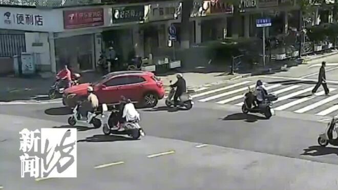 半年内女子骑电瓶车碰瓷20多起，自导自演！