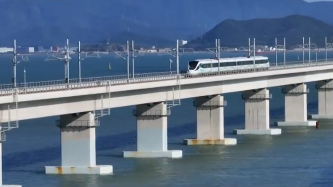 宁波：国内首条“看海地铁”免费试乘  市民游客争相体验