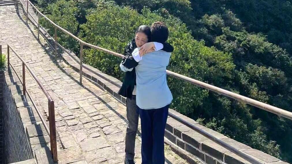 倪萍写信泪别敬一丹：无法赶回送你最后一程！