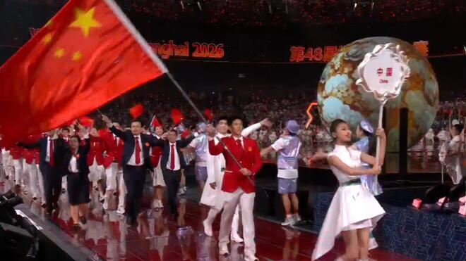 世界技能大赛开幕中国队压轴登场 李强挥手致意
