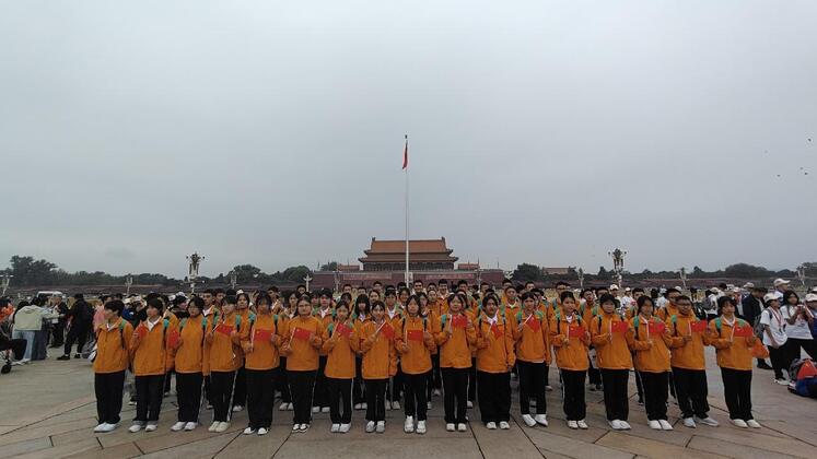 从新疆巴楚到北京天安门，只为这一场升旗！