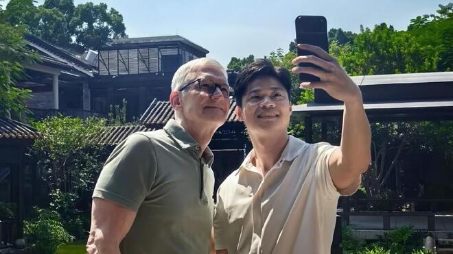 卸任苹果CEO后首次访华 库克和苏炳添广州叹早茶