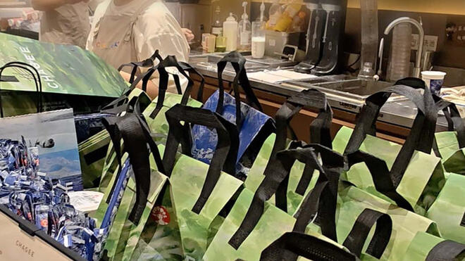 记者晚间探访霸王茶姬门店 有顾客下单5分钟到手