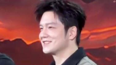 樊振东回国后首次公开亮相!身穿夹克 松弛感拉满