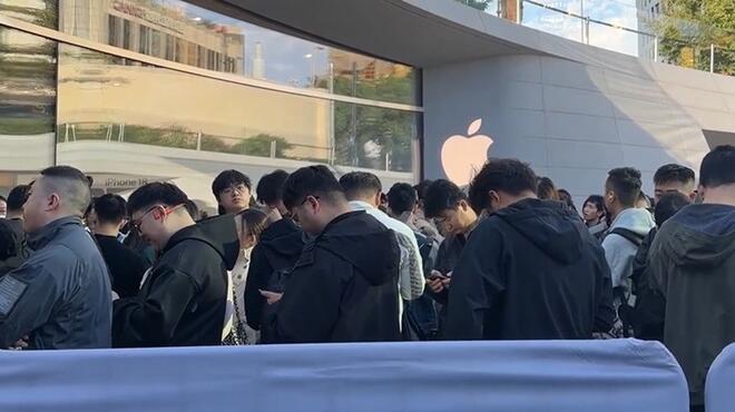 苹果首款折叠屏正式发售！有人早上捡漏当天提货