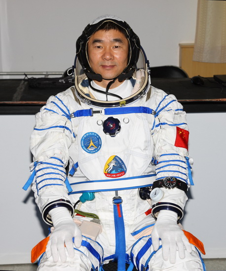 神舟七号飞天 中国航天员首次漫步太空