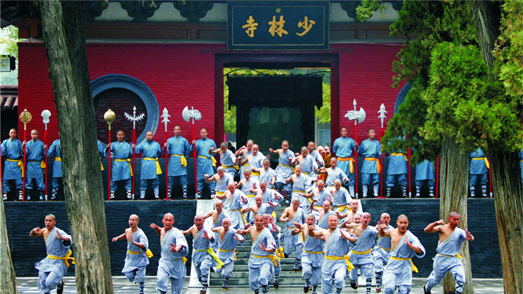 视频十一长假少林寺武术表演武僧个个身怀绝技