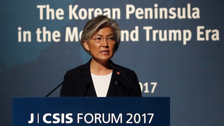 视频韩国新任女外长不顾抗议强硬表示不会推翻部署萨德