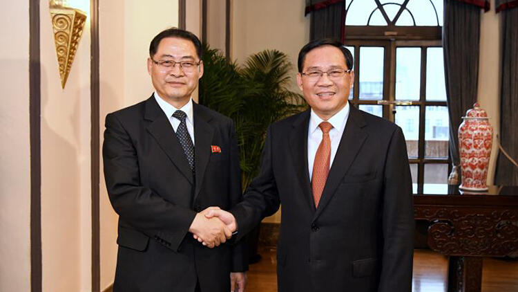 李强会见朴泰成率领的朝鲜劳动党友好参观团