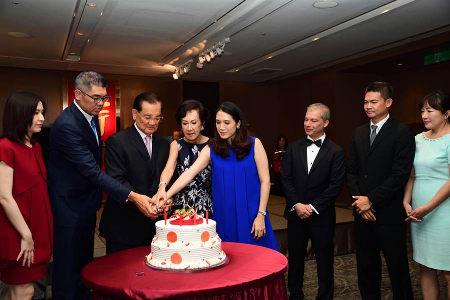 视频连战84岁生日双喜临门女儿连咏心将生混血宝宝