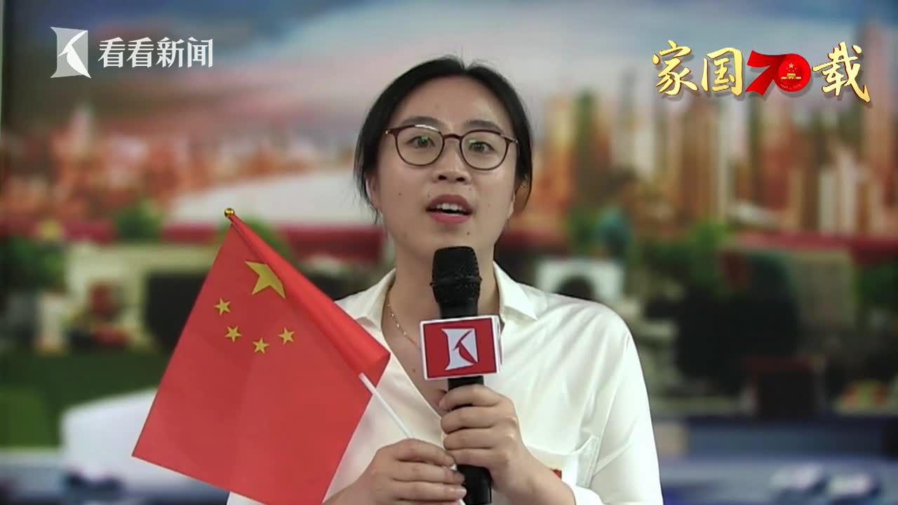 杨倩怡在移动演播室讲述家·国·情_时讯_看看新闻