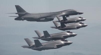 韩美空中演习 美空军战略轰炸机进入朝鲜半岛